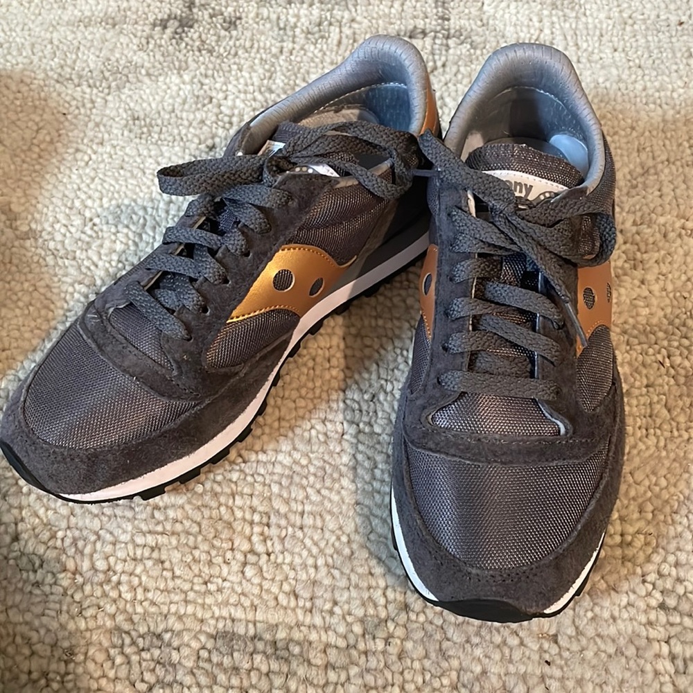 Saucony tennis shoes